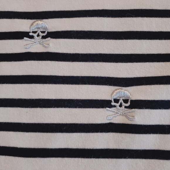 1051 * Betsey Johnson Striped Long Sleeve Top Silver Skulls Size Unknown - Picture 4 of 7